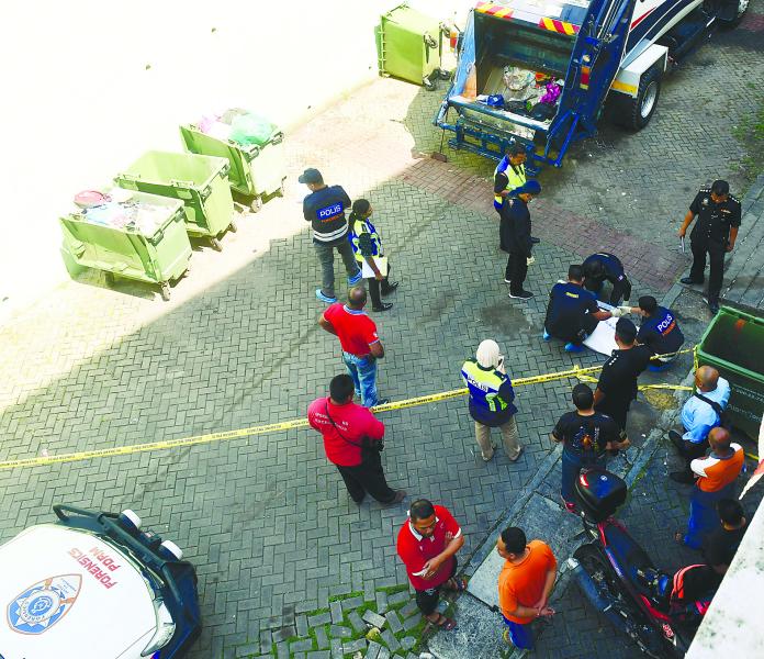Forensic officers gathering clues at the scene. — Bernama
