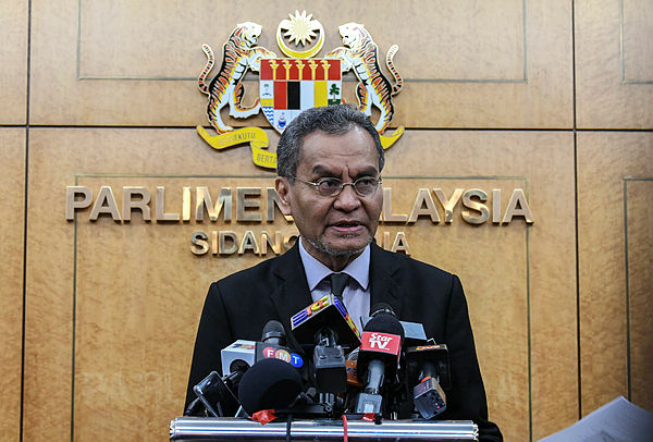 Health Minister Datuk Seri Dr Dzulkefly Ahmad speaks during a press conference at the Dewan Rakyat sitting at Parliament on March 14, 2019. — Bernama