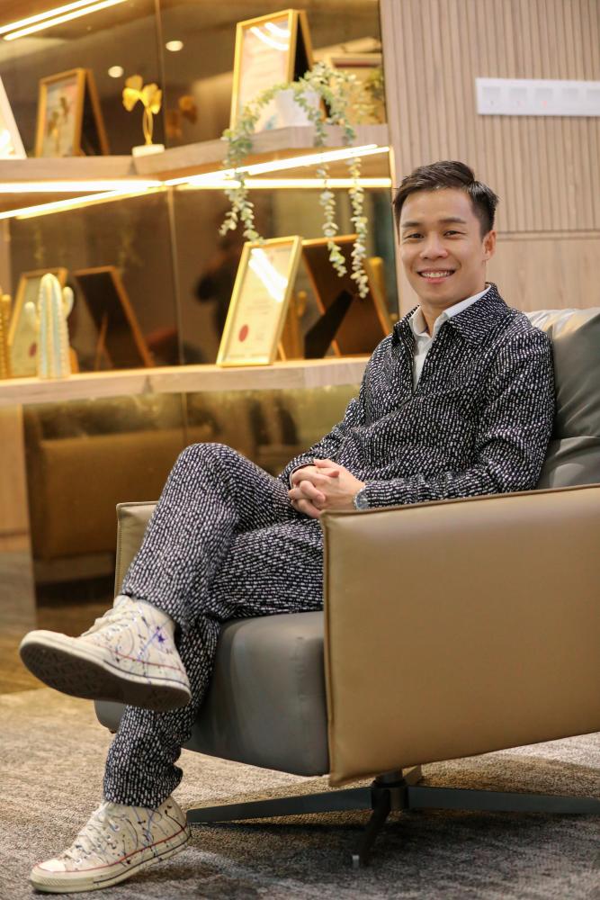 Cheah sees his social media work as bridging the language divide. $!Cheah sees his social media work as bridging the language divide.