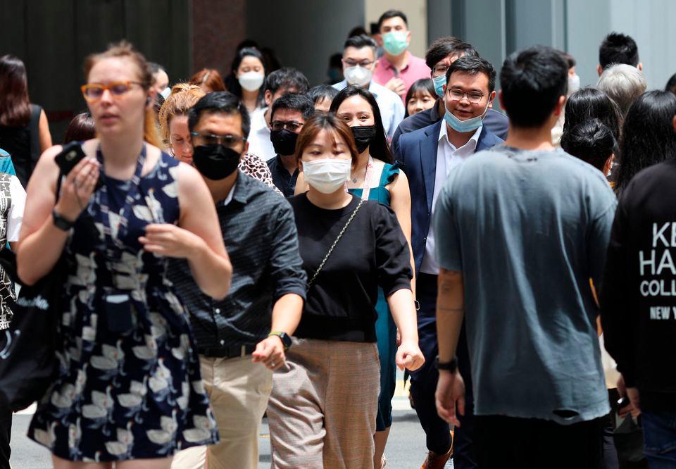 Office workers go for lunch at the central business district on the first day free of coronavirus disease (Covid-19) restrictions, in Singapore, April 26, 2022. REUTERSPIX