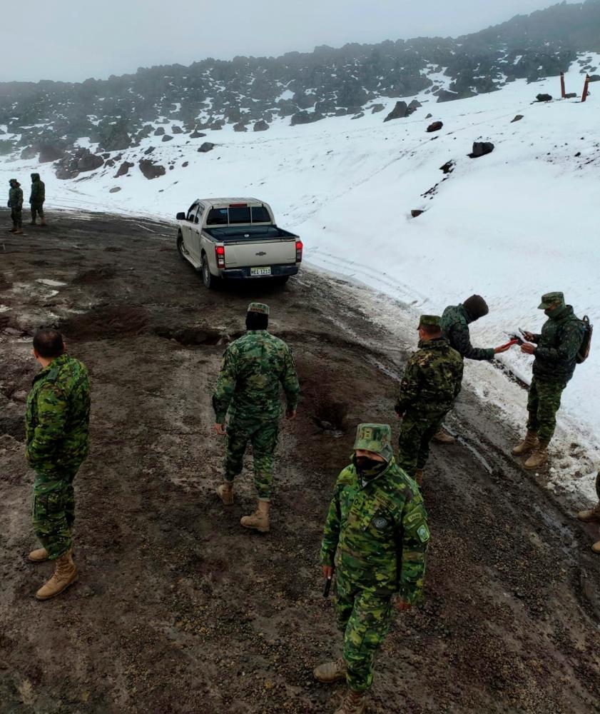 Handout picture released by Ecuador’s Integrated Security Service (ECU911) press office showing military personnel preparing to start a rescue operation following a snowslide at the Chimborazo volcano on October 24, 2021. AFPpix