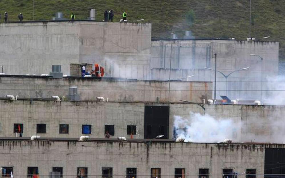 Five guards freed after new Ecuador prison riot controlled