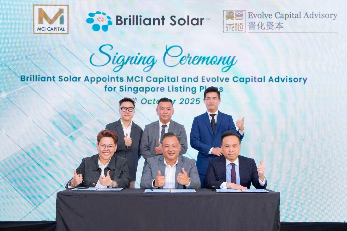 (Front left) Dato’ Cannis Chan, Chairman and Partner of MCI Capital, Brian Liew Kok Woi, managing director of Brilliant Solar, Jerry Chua, Managing Partner and CEO of Evolve Capital Advisory at the official signing ceremony for the Brilliant Solar Pre-IPO Singapore Exchange Engagement Agreement. Witnessed by (left) Jeff Chin,brand ambassador of Brilliant Solar, Dato Damon Chan, Senior Advisor of MCI Capital, Alext Choo regulatory compliance council of MCI Capital $!(Front left) Dato’ Cannis Chan, Chairman and Partner of MCI Capital, Brian Liew Kok Woi, managing director of Brilliant Solar, Jerry Chua, Managing Partner and CEO of Evolve Capital Advisory at the official signing ceremony for the Brilliant Solar Pre-IPO Singapore Exchange Engagement Agreement. Witnessed by (left) Jeff Chin,brand ambassador of Brilliant Solar, Dato Damon Chan, Senior Advisor of MCI Capital, Alext Choo regulatory compliance council of MCI Capital