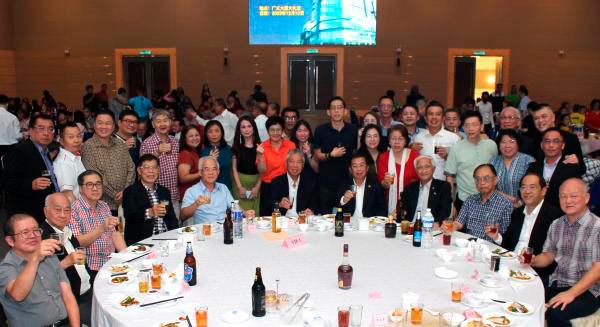 Seated from left: Choo Joon Kian, Teh Kim Teck, Lim Sue Goan, Pang Chee Foong, Liew Sam Ngan, Lim Soo Lek, Tan Kok Wai, Lee Chun Kong, Fong Kui Lun, Lim Keng Cheng and Yew Teong Look.