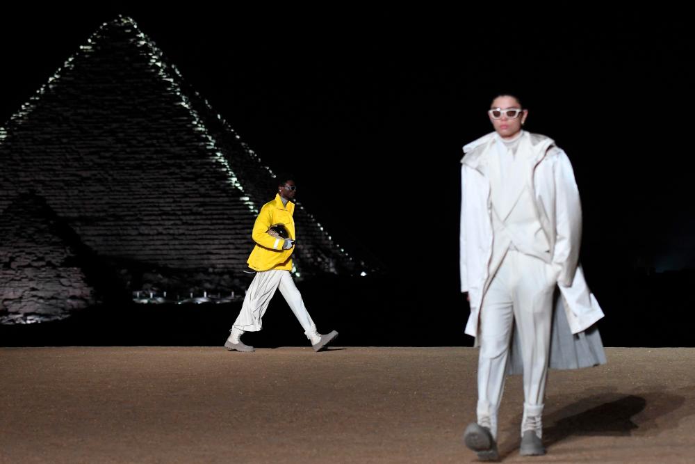 Models present a creation at the Christian Dior fashion show at the Giza Pyramids Necropolis on the outskirts of the twin city of Egypt’s capital on December 3, 2022/AFPPix