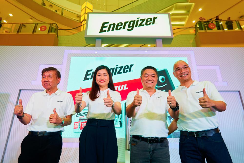 Lee (second from left) with senior management personnel from Energizer Holdings Inc.