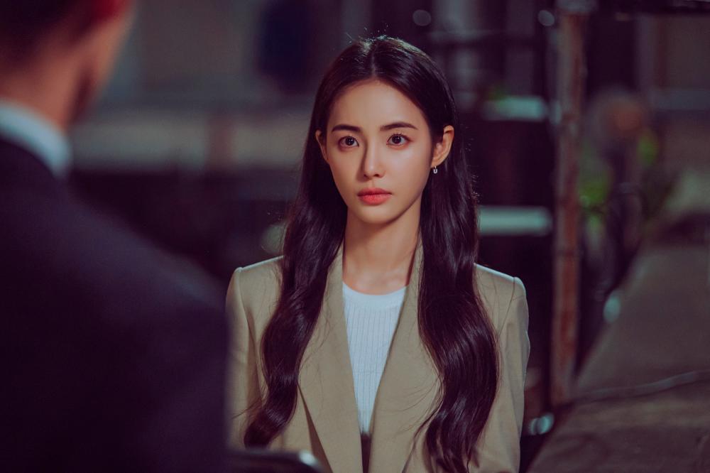 $!Hong Su-zu as Na Hye-won appears to be a determined individual in the series.