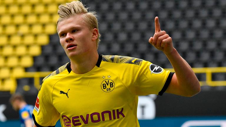 Dortmund urge Haaland to follow 'world-class' Lewandowski's example