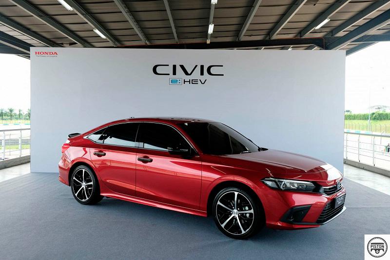 $!First Honda Civic e:HEV Owner In Malaysia Has A Special Delivery From Honda Malaysia