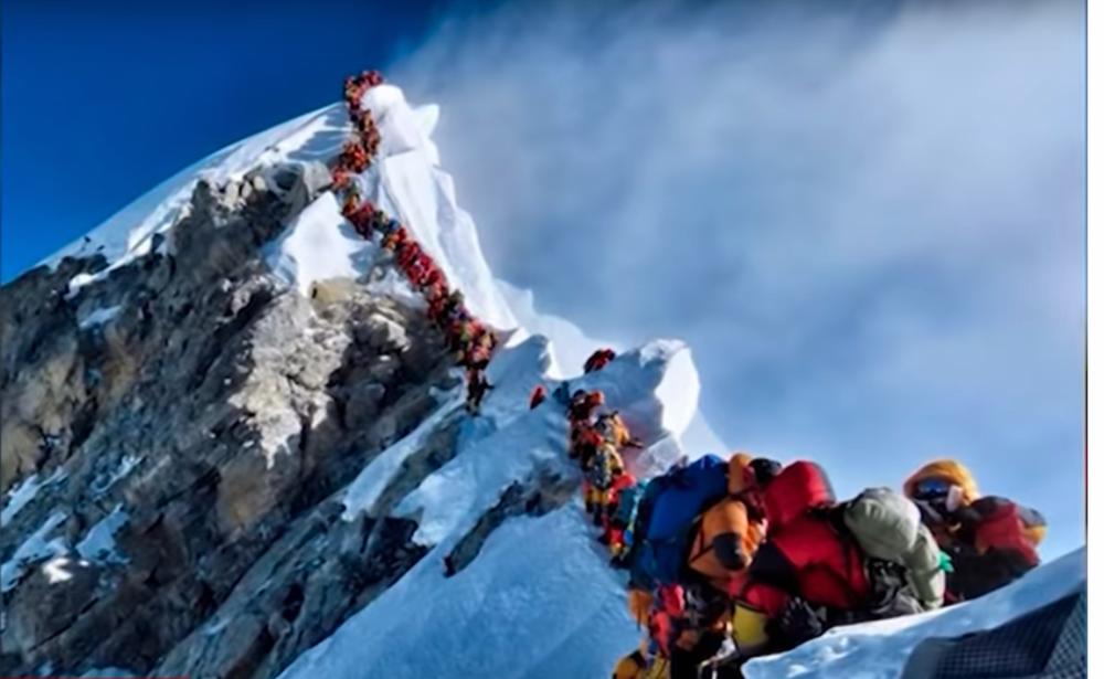 Mount Everest climbers queue for the summit