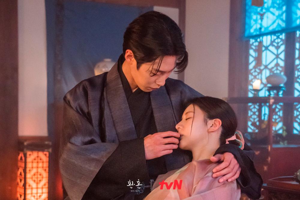 $!Jang Wook and Jin Bu Yeon share a meaningful moment. –INSTAGRAM/@TVN_DRAMA