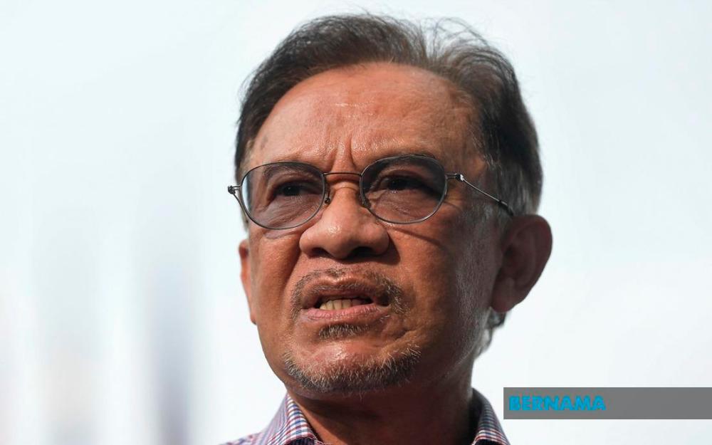 Anwar challenges Muhyiddin, govt in court over advise to suspend parliament