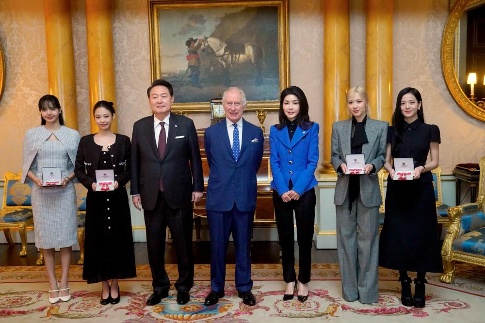 $!Blackpink members, King Charles III, President Yoon Suk Yeol and First Lady Kim Keon Hee.