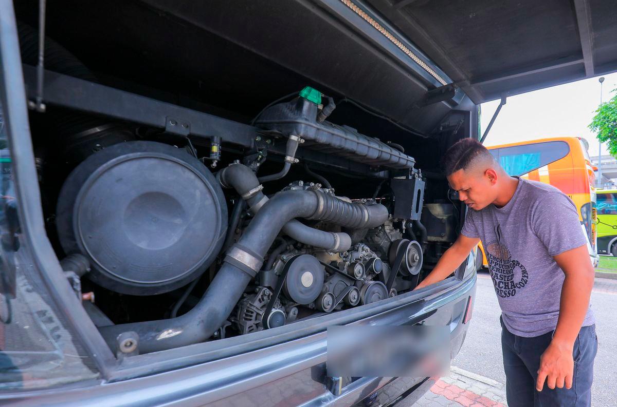 Mara Liner express bus driver Shahrul Azdmin, 36, inspects his vehicle before embarking on a long distance drive. – ADIB RAWI YAHYA/THESUN