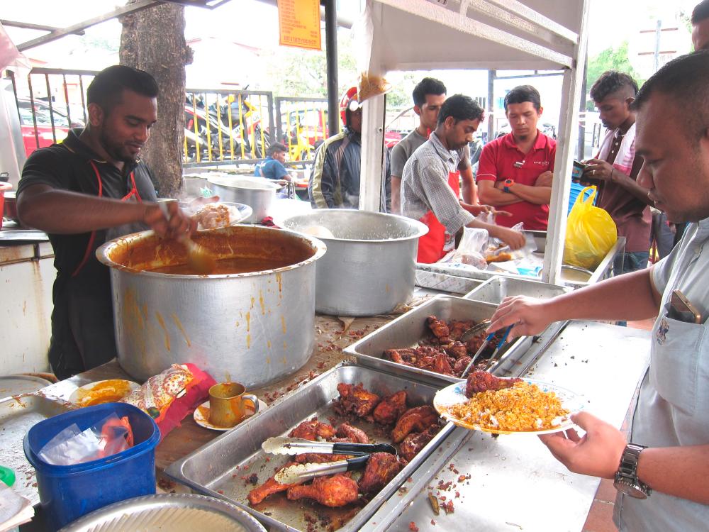 Bangsar’s famous RM3 nasi kandar stall forced to close for 14 days