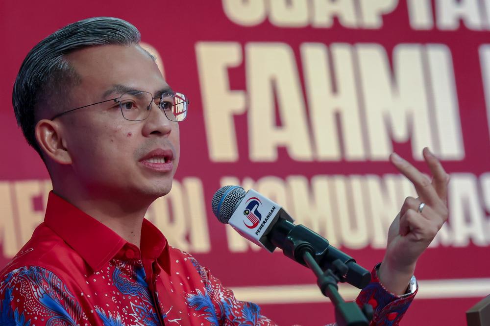 Menteri Komunikasi dan Digital, Fahmi Fadzil menyampaikan ucapan pada Majlis Perhimpunan Bulanan Kementerian Komunikasi dan Digital (KKD) 2023 pada Jan 31 2023. - fotoBERNAMA