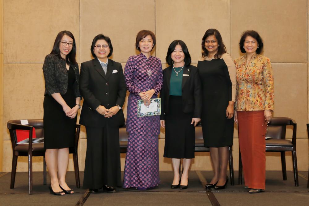 From left: Eunice Chan, Datuk Zuraidah Atan, Nicole Tan, Ooi Bee Hong, Datin Veronica Selvanayagy and Datuk Noor Farida Mohd Ariffin posed for a photo during the “Women at Law: Challenges and Perspectives” forum organised by Lee Hishammuddin Allen and Gledhill.