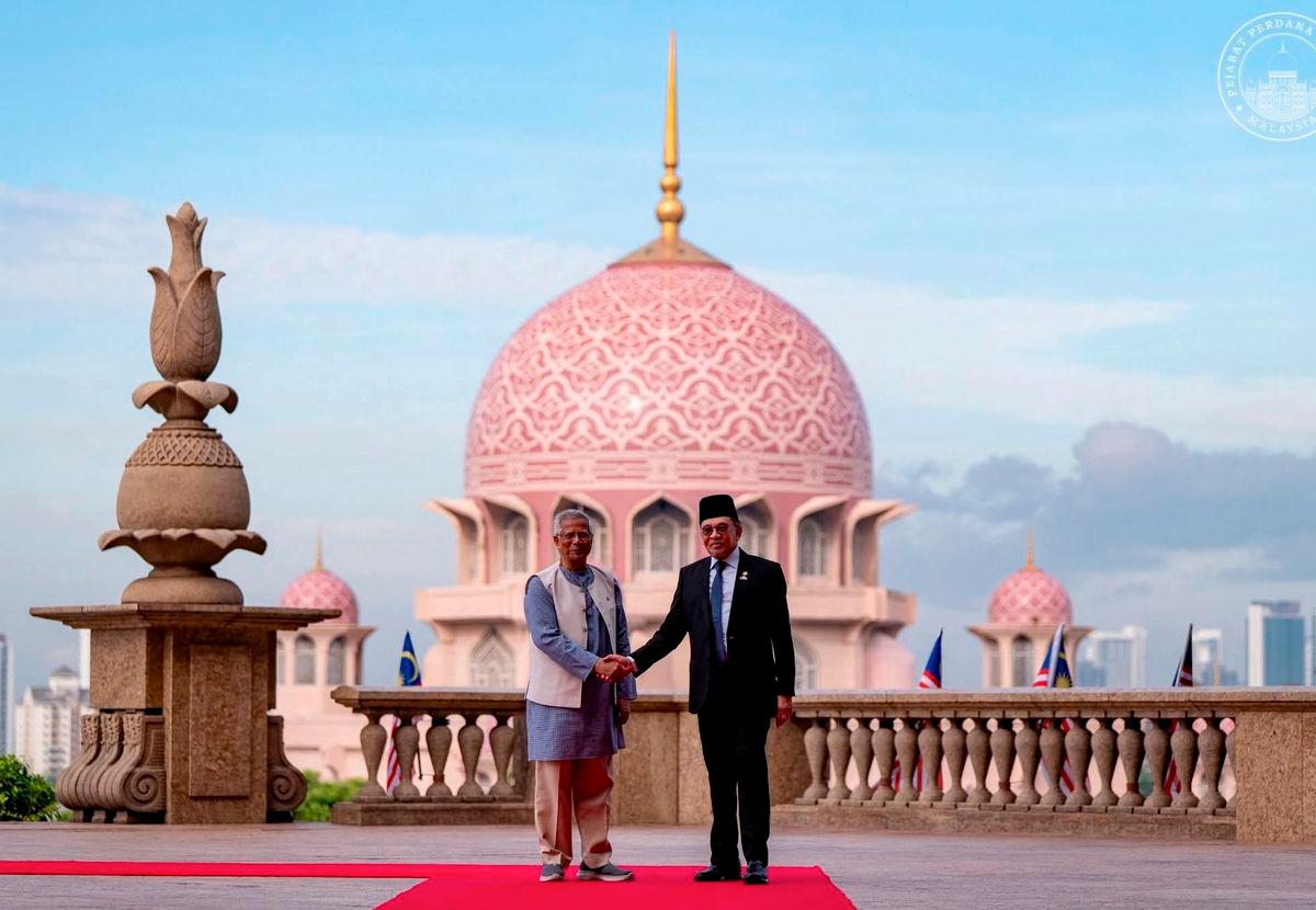 YAB Perdana Menteri, Dato’ Seri Anwar Ibrahim, semasa Majlis Sambutan Rasmi Ketua Penasihat Kerajaan Republik Rakyat Bangladesh, TYT Profesor Dr. Muhammad Yunus di Kompleks Perdana Putra. 12 Ogos 2025. IZZUDDIN ABD RADZAK/Pejabat Perdana Menteri