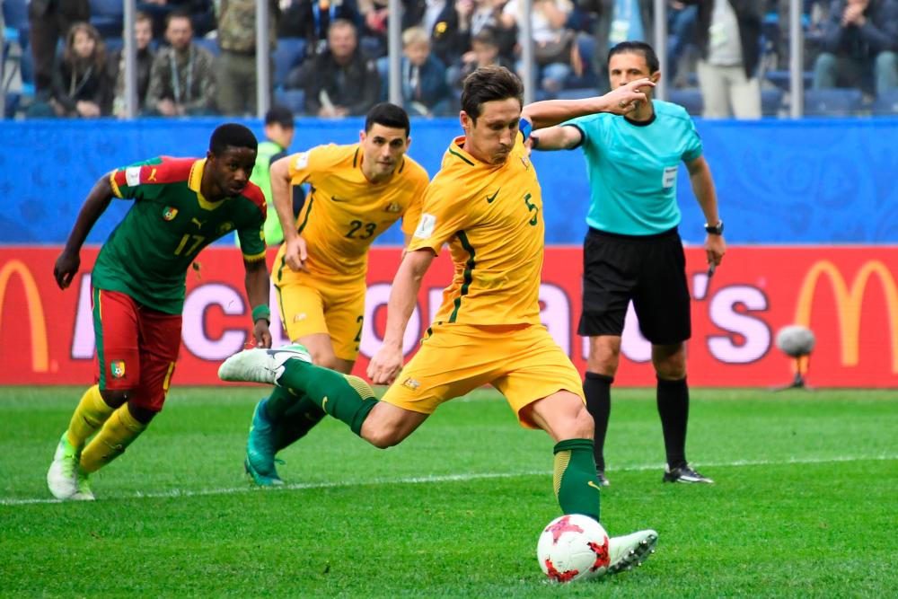 Australia’s midfielder Mark Milligan shoots to score in a penalty during the 2017 Confederations Cup group B - AFPpix