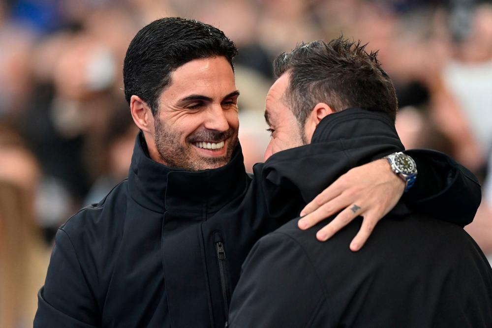 Arsenal's manager Mikel Arteta (left) and Brighton's head coach Roberto De Zerbi. - AFPpix