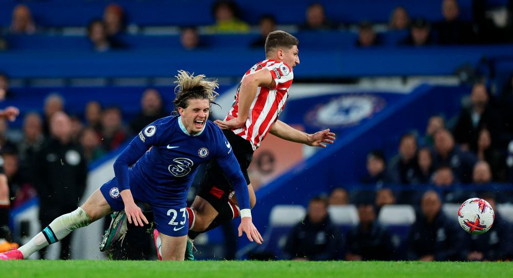 Chelsea’s English midfielder Conor Gallagher (R) reacts after a challenge by Brentford’s German midfielder Vitaly Janelt during the English Premier League football match between Chelsea and Brentford at Stamford Bridge in London on April 26, 2023. AFPPIX