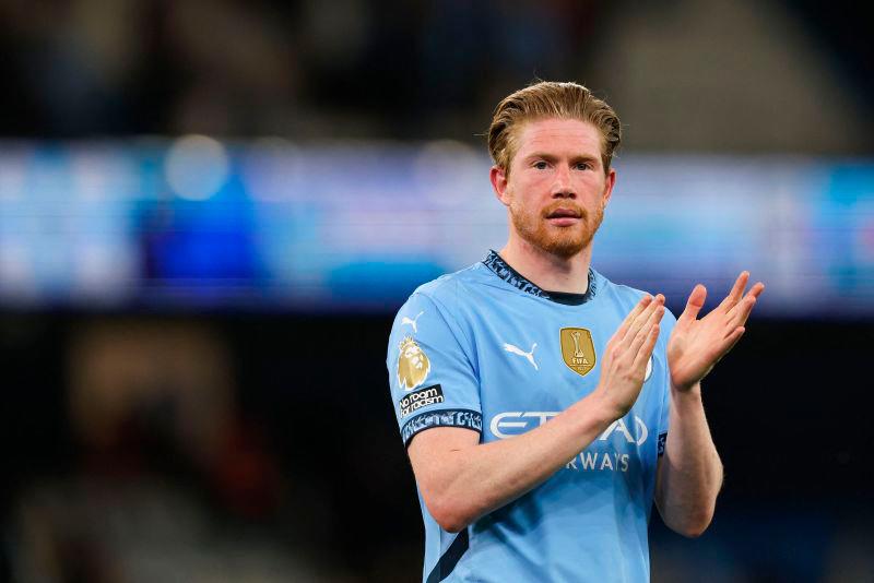Manchester City’s Belgian midfielder #17 Kevin De Bruyne applauds at the end of the English Premier League football match between Manchester City and Wolverhampton Wanderers at the Etihad Stadium in Manchester, north west England, on May 2, 2025