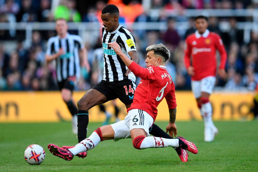 Newcastle United’s Swedish striker Alexander Isak (L) vies with Manchester United’s Argentinian defender Lisandro Martinez (R) during the English Premier League football match between Newcastle United and Manchester United at St James’ Park in Newcastle-upon-Tyne, north east England on April 2, 2023/AFPPix