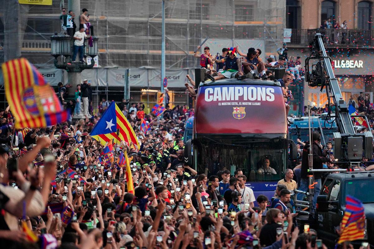 Barcelona players riden in an open top bus to celebrate winning their 28th La Liga title in Barcelona, on May 16, 2025. AFPpix