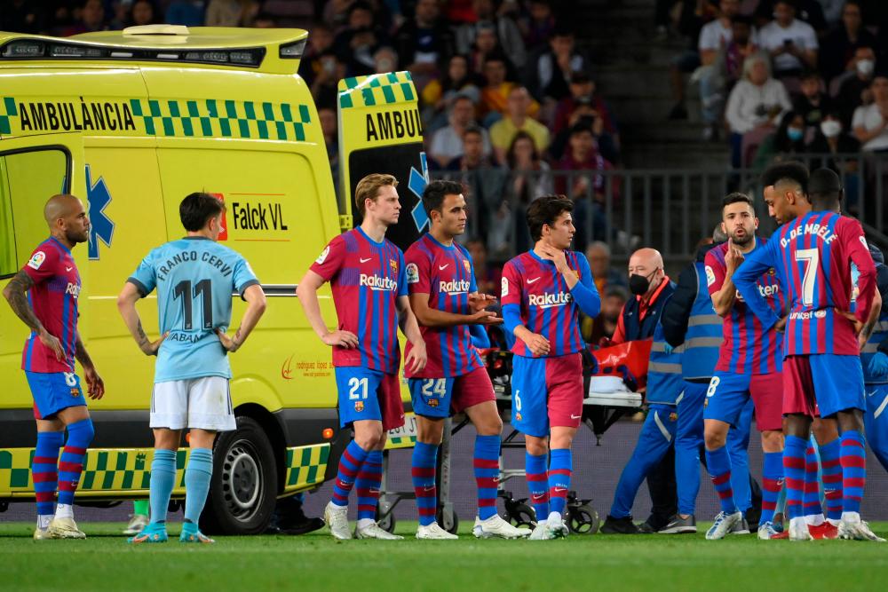 Barcelona’s Uruguayan defender Ronald Araujo, on a stretcher, is evacuated by ambulance after an injury, during the Spanish league football match between FC Barcelona and RC Celta de Vigo at the Camp Nou stadium in Barcelona on May 10, 2022. AFPPIX