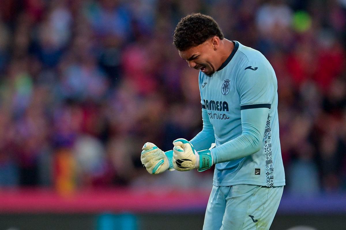 Villarreal's Brazilian goalkeeper #01 Luiz Reis Junior celebrates after winning the Spanish league football match between FC Barcelona and Villarreal CF at Estadi Olimpic Lluis Companys in Barcelona on May 18, 2025. - AFPPIX