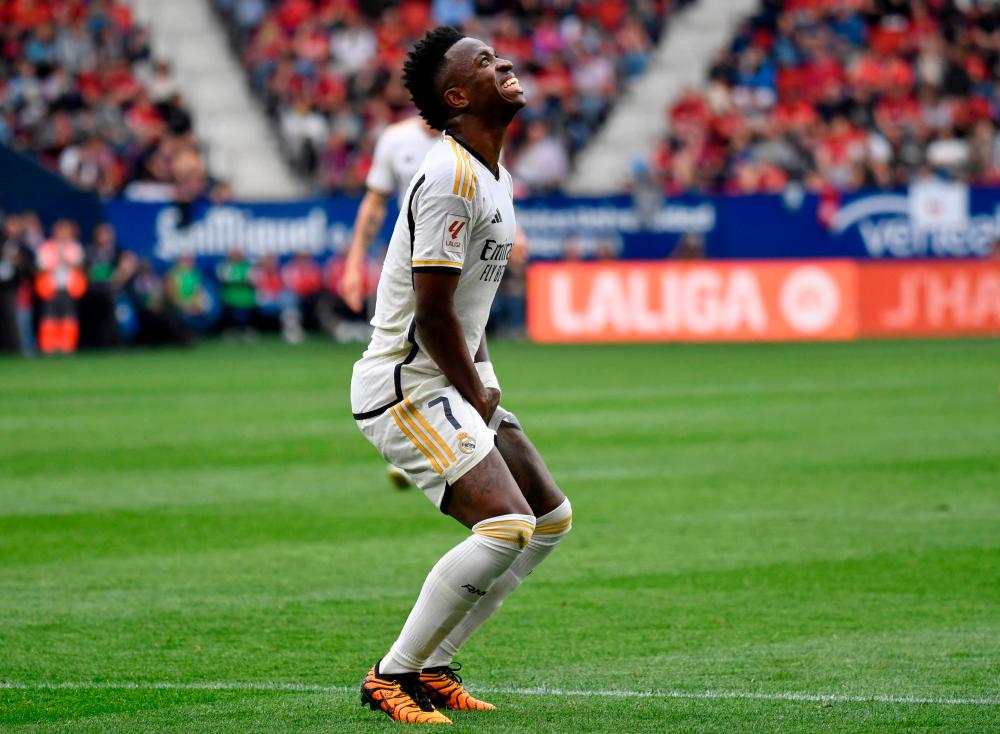 $!Real Madrid’s Brazilian forward #07 Vinicius Junior reacts during the Spanish league football match between CA Osasuna and Real Madrid CF at El Sadar stadium in Pamplona on March 16, 2024/AFPPix