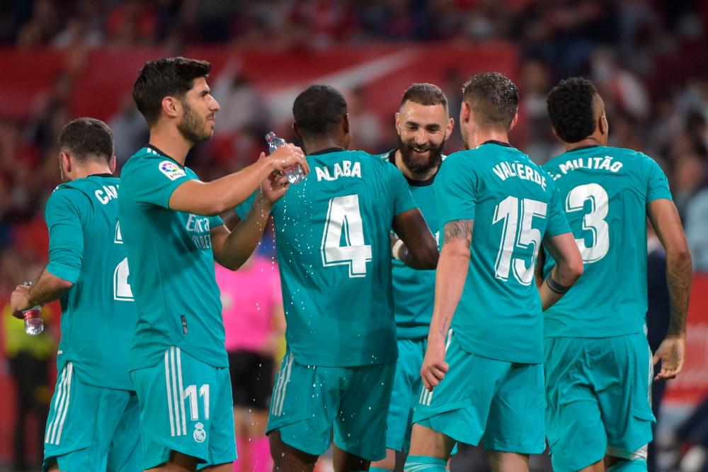 Real Zaragoza players celebrating goal during the La Liga match