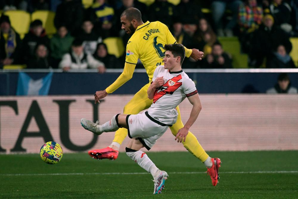 Rayo Vallecano’s Spanish defender Fran Garcia vies with Villarreal’s French midfielder Etienne Capoue (back) during the Spanish league football match between Villarreal CF and Rayo Vallecano de Madrid at La Ceramica stadium in Vila-real on January 30, 2023. AFPPIX
