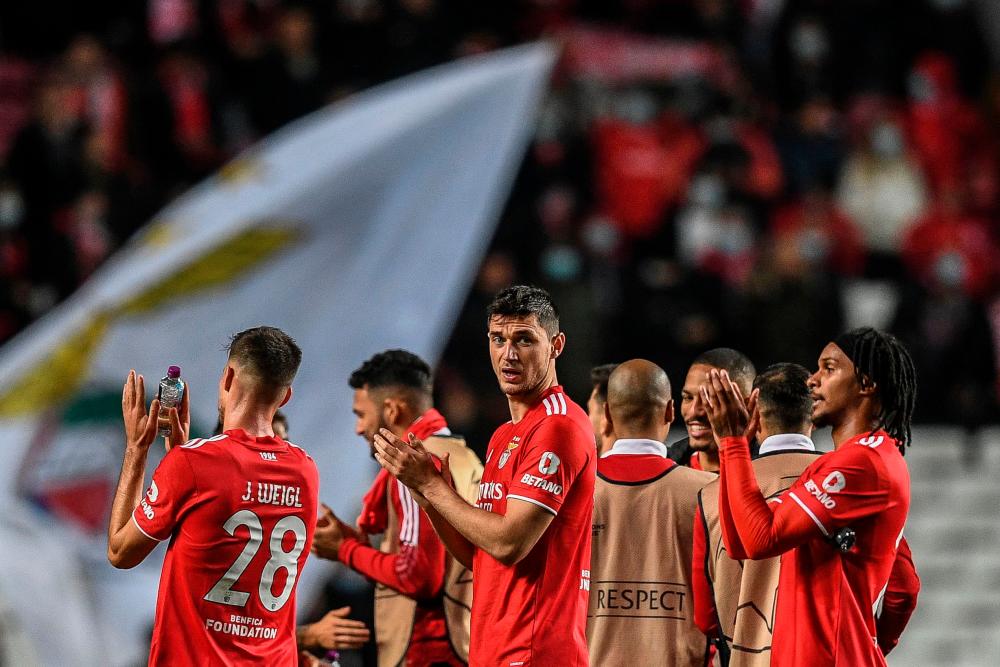 Benfica's Ukrianian forward Roman Yaremchuk (C) and teammates celebrate at the end of the UEFA Champions League first round group E football match between SL Benfica and Dynamo Kiev at the Luz stadium in Lisbon on December 8, 2021. AFPpix