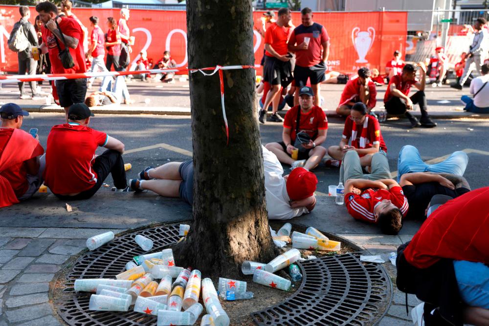 Liverpool FC’s supporters gather in Paris on May 28, 2022, prior to the Champions League football match final between Liverpool FC and Real Madrid. AFPPIX