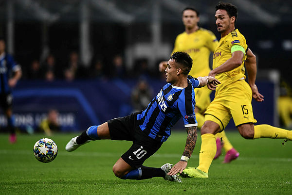 Inter Milan’s Argentinian forward Lautaro Martinez (C) shoots to open the scoring during the UEFA Champions League Group F football match Inter Milan vs Borussia Dortmund on October 23, 2019 at the San Siro stadium in Milan. — AFP