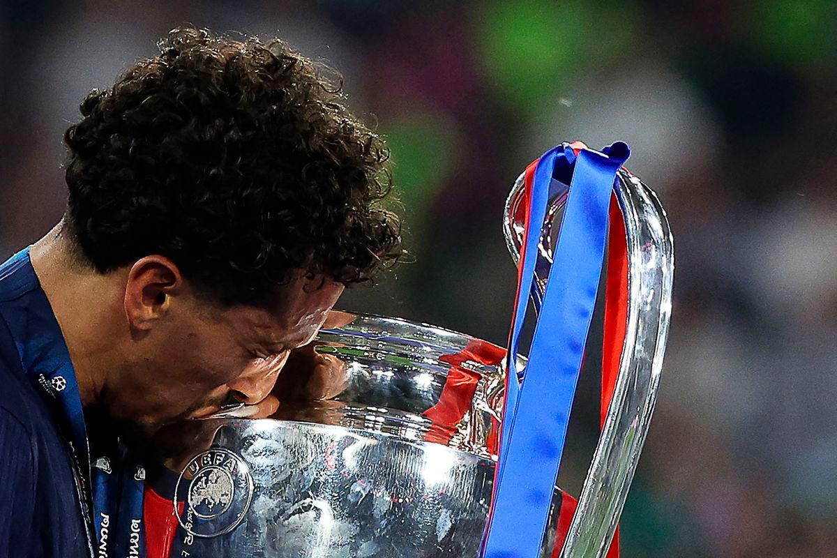 Paris Saint-Germain’s Brazilian defender #05 Marquinhos kisses the trophy as he celebrates winning the UEFA Champions League final football match between Paris Saint-Germain (PSG) and Inter Milan in Munich, southern Germany, on May 31, 2025. AFPpix