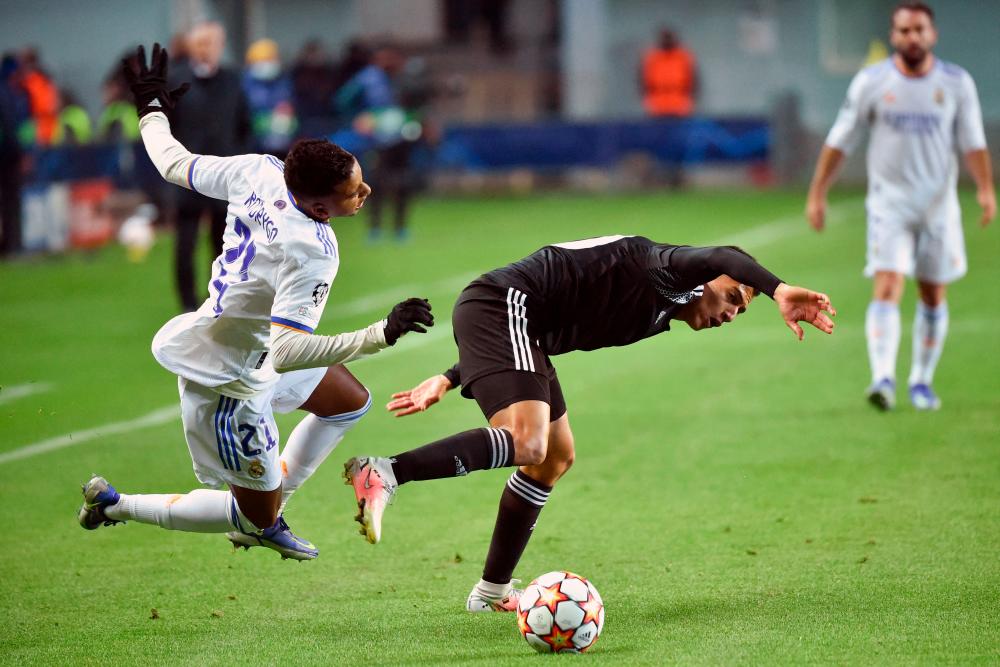 Real Madrid's Brazilian forward Rodrygo and Sheriff's Colombian forward Frank Castaneda vie for the ball during the UEFA Champions League football match between Sheriff and Real Madrid at Sheriff Stadium in Tiraspol on November 24, 2021/AFPPix