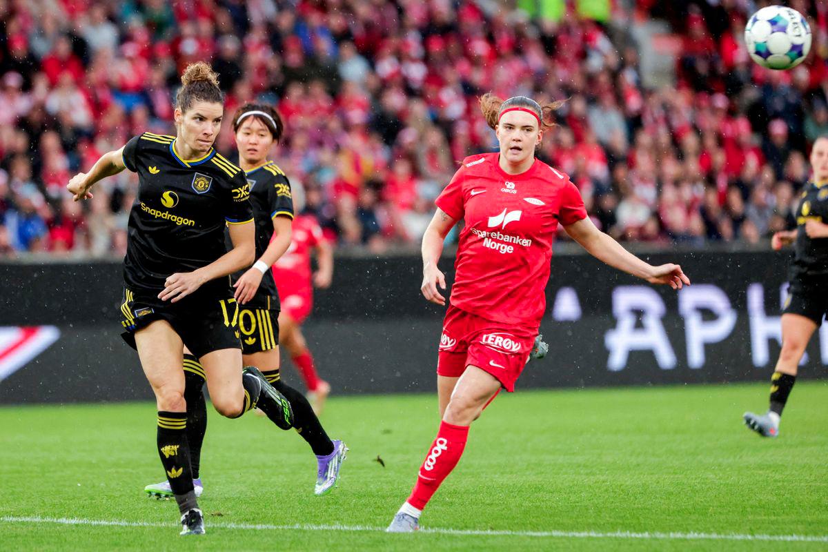 Brann's midfielder Signe Gaupset (R) and Manchester United's defender Dominique Janssen vie for the ball during the UEFA Champions League qualifying match between SK Brann Kvinner and Manchester United at Brann Stadium, in Bergen, Norway on September 11, 2025. - Paul S. Amundsen/NTB/AFPPIX