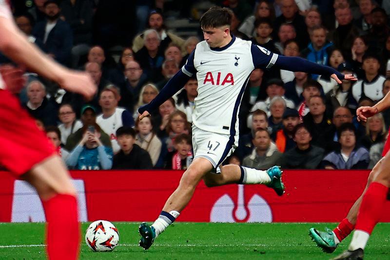 Tottenham Hotspur's English midfielder #47 Mikey Moore crosses the ball during the UEFA Europa League, League stage day 3 football match between Tottenham Hotspur and AZ Alkmaar at the Tottenham Hotspur Stadium in London, on October 24, 2024. - AFPPIX