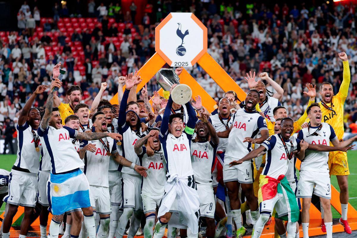 Tottenham Hotspur's South Korean forward #07 Son Heung-min raises the trophy as he celebrates with teammates winning the UEFA Europa League final football match between Tottenham Hotspur and Manchester United at San Mames stadium in Bilbao on May 21, 2025. - AFPPIX