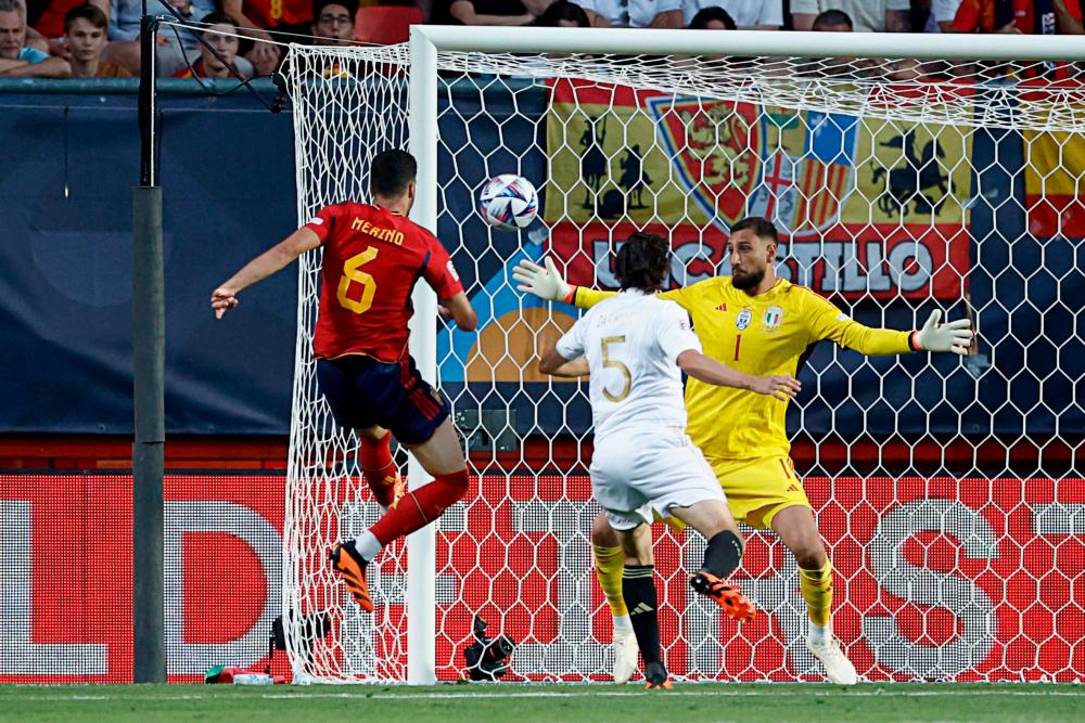 Italy’s goalkeeper Gianluigi Donnarumma (R) eyes the ball during the UEFA Nations League semi final football match between Spain and Italy at the De Grolsch Veste Stadium in Enschede on June 15, 2023/AFPPix