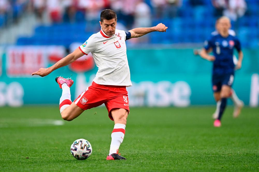 Poland ‘in difficult situation’ after Slovakia defeat, says Lewandowski