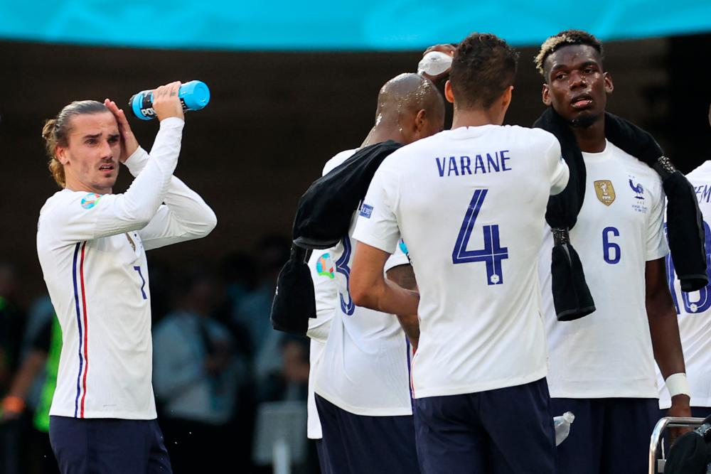 Players including France’s forward Antoine Griezmann (left) cool down during the water break during the UEFA EURO 2020 Group F match against Hungary at Puskas Arena in Budapest on June 19, 2021. – AFPPIX