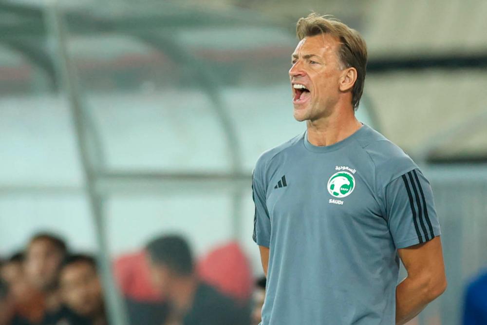 Saudi Arabia’s French coach Herve Renard speaks to his players during a friendly football match between Saudi Arabia and Bolivia at the Prince Abdullah al-Faisal Stadium in Jeddah on March 28, 2023/AFPPix