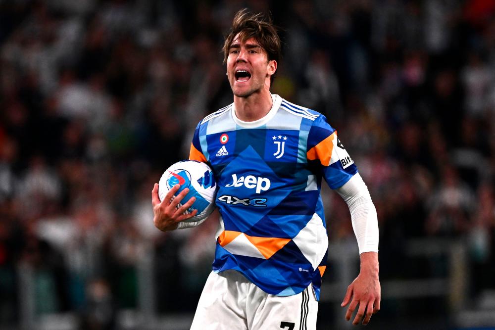 Juventus’ Serbian forward Dusan Vlahovic rushes with the ball to the kick off point after scoring an equalizer during the Italian Serie A football match between Juventus and Bologna on April 16, 2022 at the Juventus stadium in Turin. AFPPIX