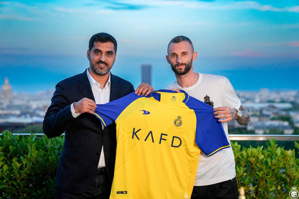 Saudi Arabia’s al-Nassr football club on July 3, 2023 shows Nassr’s new Croatian midfielder Marcelo Brozovic (R) with the club’s Executive President Ahmed al-Ghamdi after signing with them in Paris. AFPPIX