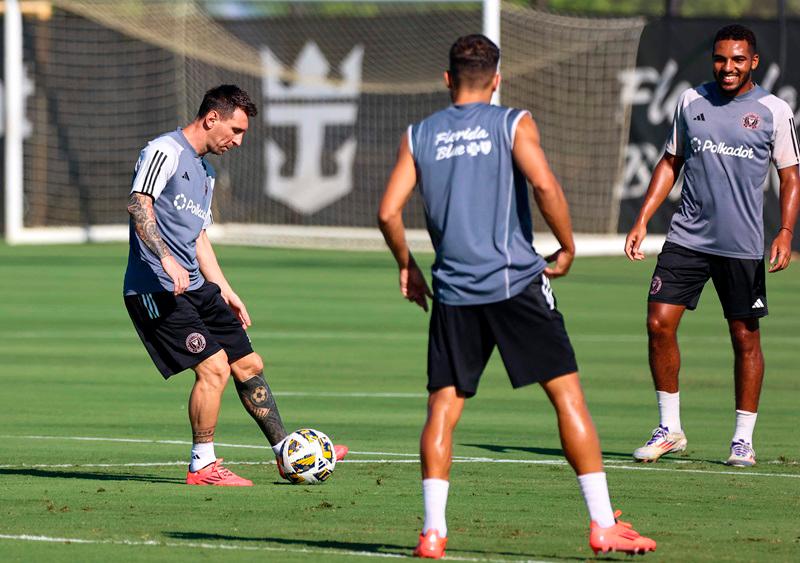 Inter Miami's Argentine forward Lionel Messi (L) trains at the Florida Blue Training Center in Fort Lauderdale, Florida, on September 13, 2024. Messi is set to return to action with his club Inter Miami on September 14, 2024, after spending over two months out with an ankle injury, Miami coach Gerardo Martino said on September 13. Yes, he is fine, Martino said before training. - Chris ARJOON / AFP