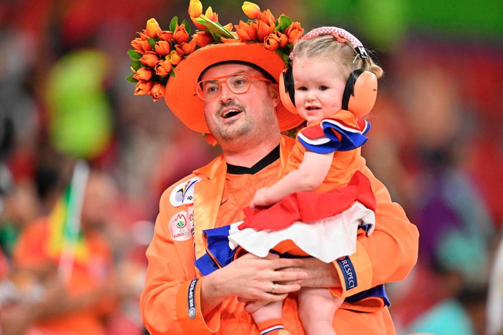 $!A Netherlands’ supporter takes their seat at the Al-Thumama Stadium in Doha. – AFPPIX