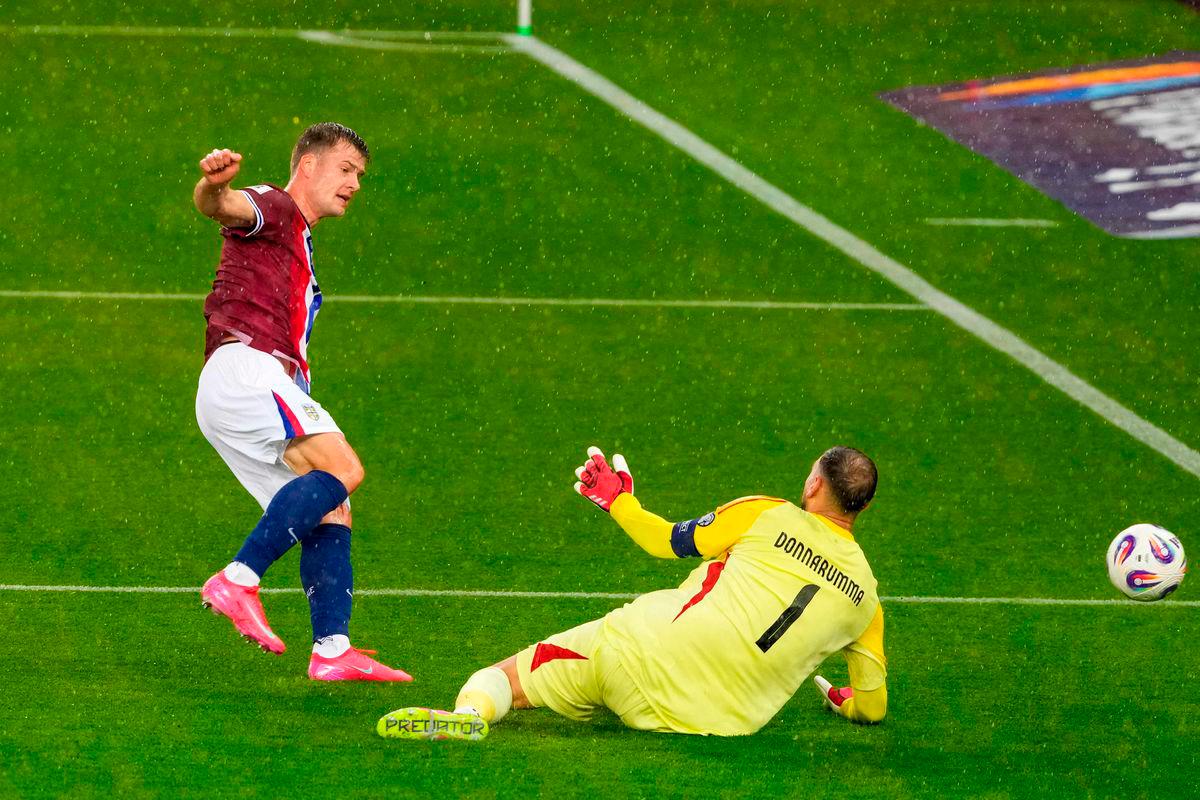 Norway’s forward #07 Alexander Sorloth (L) score the opening goal past Italy’s goalkeeper #01 Gianluigi Donnarumma during the 2026 FIFA World Cup Qualifying Group I football match between Norway and Italy at the Ullevaal Stadium in Oslo on June 6, 2025. AFP
